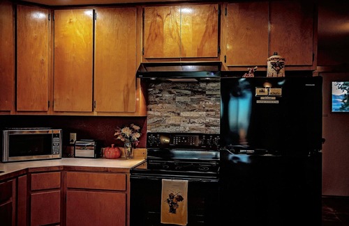 St. Ignatius Cabin | Bison Range 15 minutes away! Cozy Cabin w/Beautiful Creek & Mtn Views!