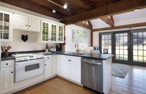 Sheffield Apartment | Black Bear Bungalow, Sheffield/Great Barrington/Ski Resorts