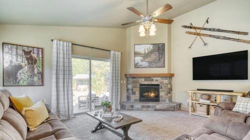 Oregon Water Wonderland House | Black Bear Cabin by AvantStay Modern Bend Escape Mt. Bachelor Ski Cabin