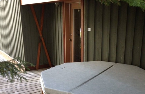 Spruce Grove Ski Chalet | Black Bear Chalet - Luxurious & Bright 4 Bdrm Close to Village