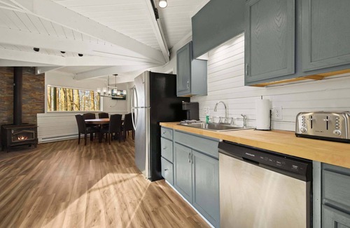 Beech Mountain Ski Chalet | Black Birch Bungalow Welcome to your charming mountain retreat! - AA429