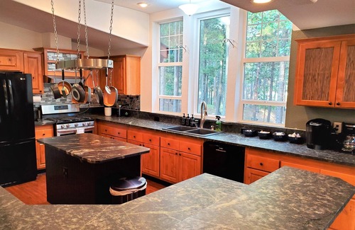 Colorado Springs Ski Chalet | Black Forest Hot Tub Chalet