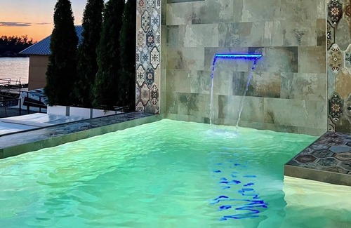 Cukarica Villa | Black house Sava river