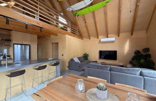 Port Campbell House | Black Pearl - NEW Minimal Style Scandi Beach House