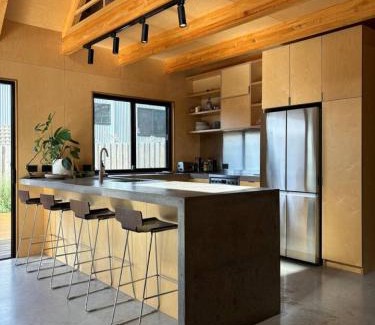 Port Campbell House | Black Pearl - NEW Minimal Style Scandi Beach House