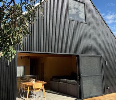 Port Campbell House | Black Pearl - NEW Minimal Style Scandi Beach House