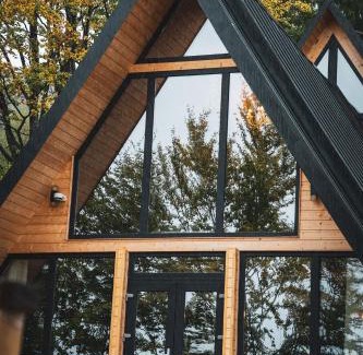 Horea Ski Chalet | Black Roof