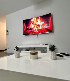 Moulin a Vent Apartment | Black Room: Votre Love Room près de Lyon