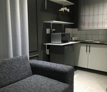 Greater Johannesburg Metropolitan Area Apartment | Black Rose Guesthouse