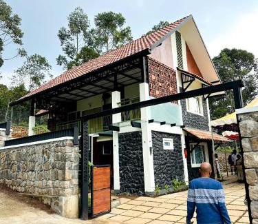 Udumbanchola House | Black stone