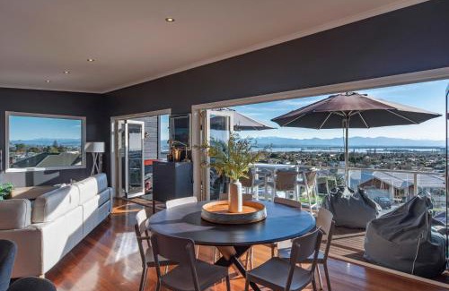 Stoke House | Black Vista