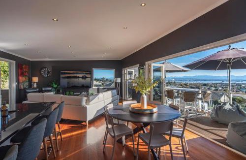 Stoke House | Black Vista