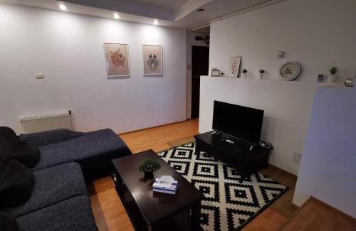 Bucharest City-Centre Apartment | Black&White