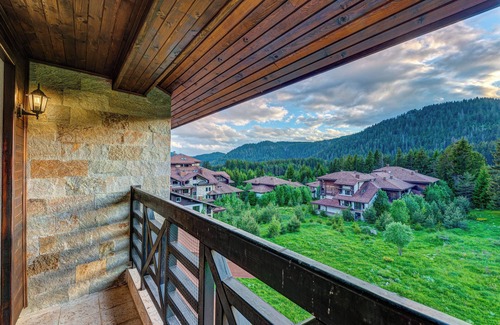 Smolyan Apartment | BlackBox StudionCharming 1-bedroom apartment in enchanting Pamporovo with WiFi
