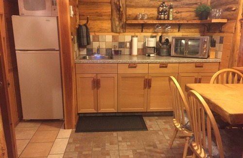 Sun Peaks Cabin | Blacktail Retreat - Log Cabin w/Hot Tub - Sun Peaks/Heffley Lake