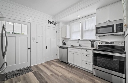 St. Charles Historic District House | Blair's House in St. Charles - Game Room - Hot Tub