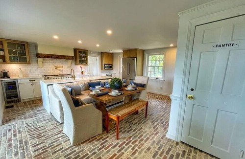 Centreville Villa | Blake House Historic Estate with Private Inn