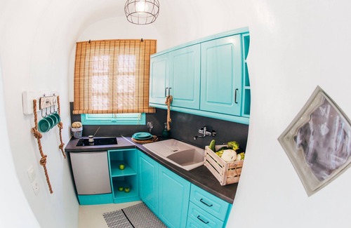 Oia Villa | Blessed Blue nBoutique Cave Suite in the heart of Oia