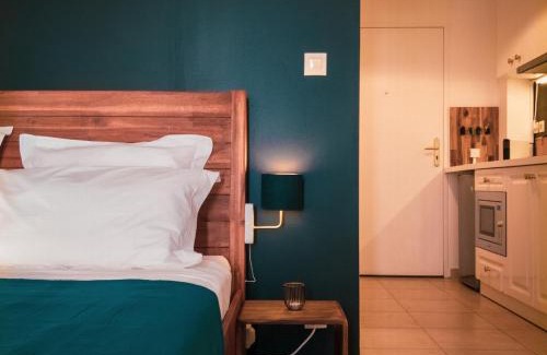 La Possession Apartment | Bleu Nuit