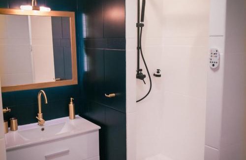 La Possession Apartment | Bleu Nuit