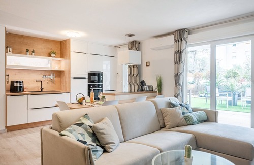 Quartier Administrations Apartment | Bleuprovence et Spa - Appt 3 étoiles baignoire balnéo terrasse à Nîmes