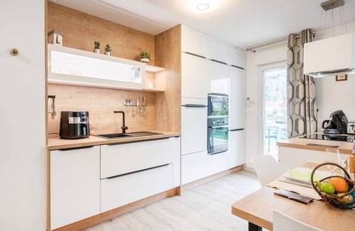 Quartier Administrations Apartment | Bleuprovence et Spa - Appt 3 étoiles baignoire balnéo terrasse à Nîmes