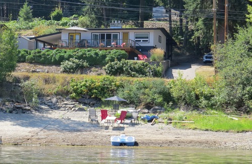 Blind Bay House | BLIND BAY BEACH HOUSE - Front Row Lake Views and Steps Away From the Water!