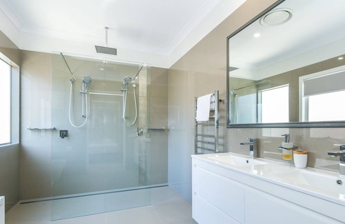 Main Beach Villa | Bliss And Opulence