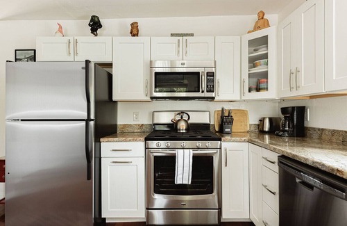 Boulder Bay Cabin | Blissful Bay Cabin + Block from Boulder Bay + BBQ