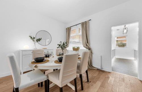 Trafford House | Blissful Breaks Near Old Trafford Stadium