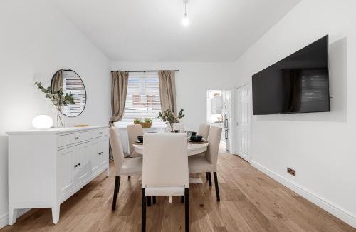 Trafford House | Blissful Breaks Near Old Trafford Stadium