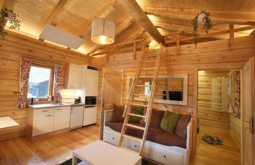 Oberschuetzen Ski Chalet | Blockhaus Chalet mit beheizbarem Badefass und Infrarotsauna auf der Terrasse