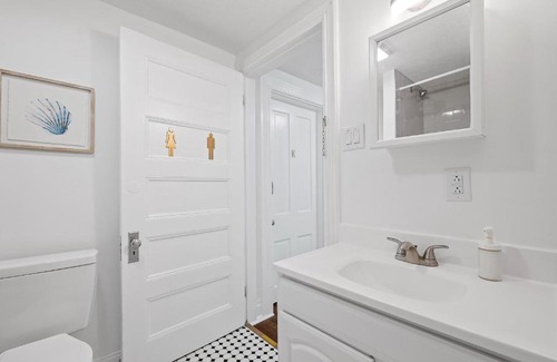 Bloomfield House | Bloomfield/Shadyside @K Spacious & Unique Private Bedroom with Shared Bathroom