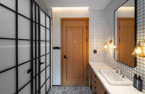 Xishan Hotel | Blossom Stockade Tien Lake Kunming