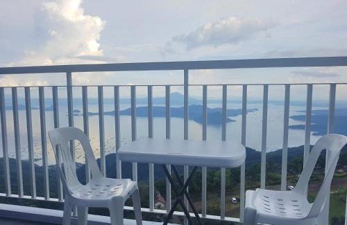 Tagaytay Hotel | Blowing In The Wind