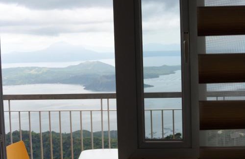 Tagaytay Hotel | Blowing In The Wind
