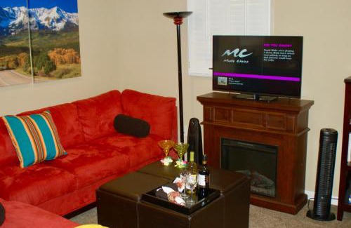 Southeast Apartment | Blue Bear Den 3BR 2BA DTC Private Apt Hot Tub