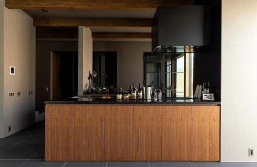 Karatsu Villa | Blue BLACK