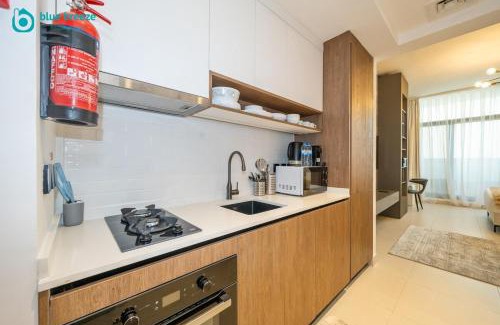 Dubai Apartment | Blue Breeze - Trendy Studio with Balcony & Stylish Interiors