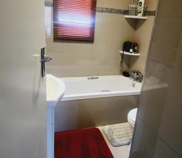 Moreleta Park Apartment | Blue Button