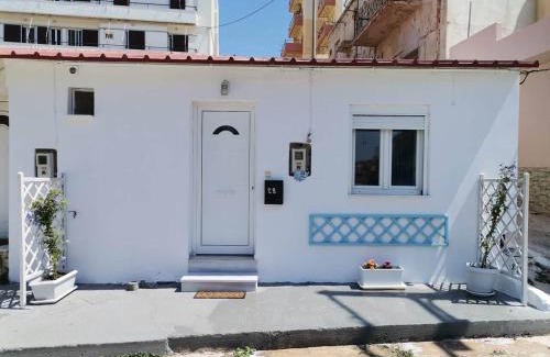 Lavrio Apartment | Blue central apt 10 min to the port/wash machine