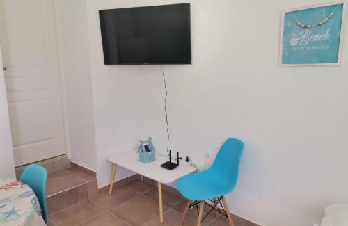 Lavrio Apartment | Blue central apt 10 min to the port/wash machine