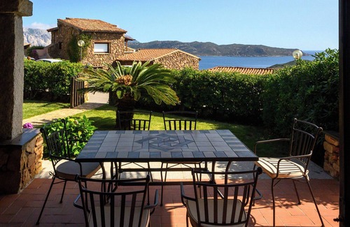 Capo Coda Cavallo Apartment | Blue Dawn - Holiday home with cozy terrace, garden & wonderful sea view.