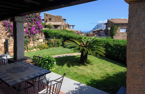 Capo Coda Cavallo Apartment | Blue Dawn - Holiday home with cozy terrace, garden & wonderful sea view.