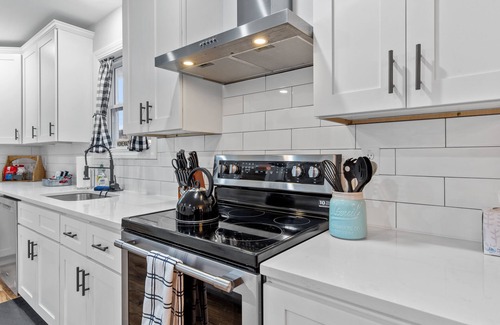 St. Louis House | Blue Door Bungalow | JZ Vacation Rentals