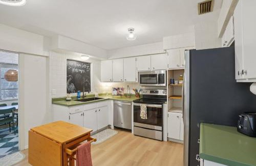 Deltona Lakes Apartment | Blue Heron Cottage Cozy 2BR Sleeps 6 Fire Pit