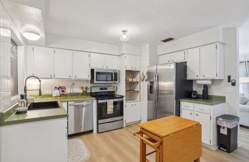 Deltona Lakes Apartment | Blue Heron Cottage Cozy 2BR Sleeps 6 Fire Pit