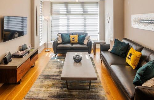 Ambleside Apartment | Blue Hill Park