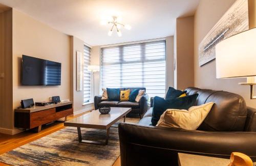 Ambleside Apartment | Blue Hill Park