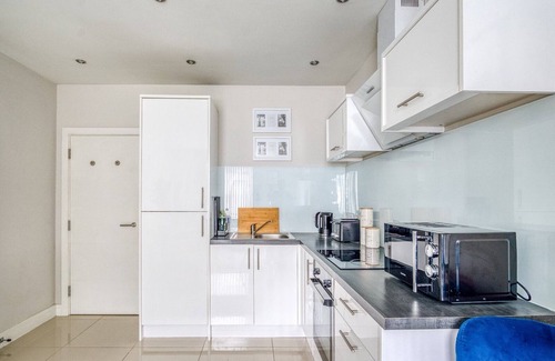 Gabalfa Apartment | Blue Horizon 1-Bedroom Apartment Near Hospital